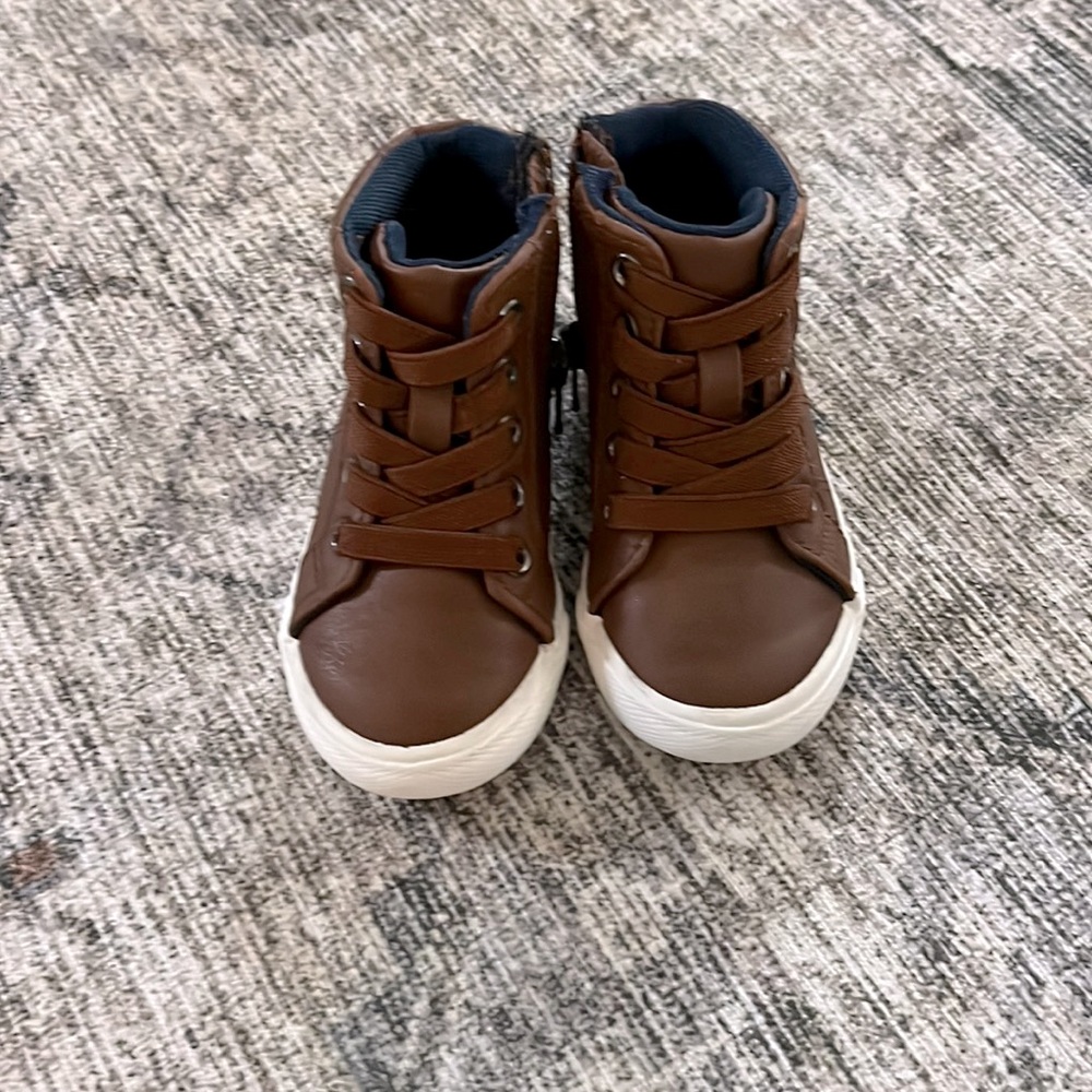 Baby boy Cat and Jack boots size 5